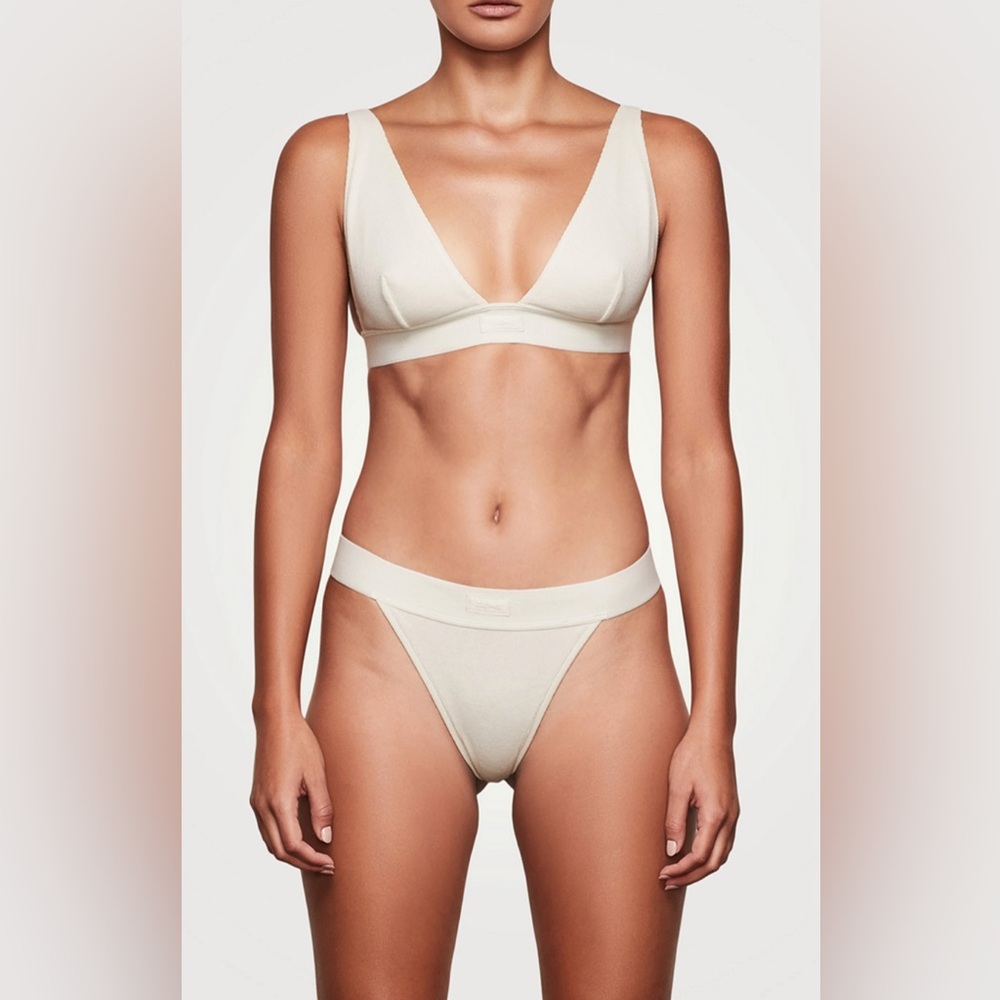 BNWT SKIMS Cotton Thong